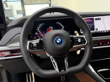 BMW M760 e xDr. Executive TwoTone TV B&W UPE218
