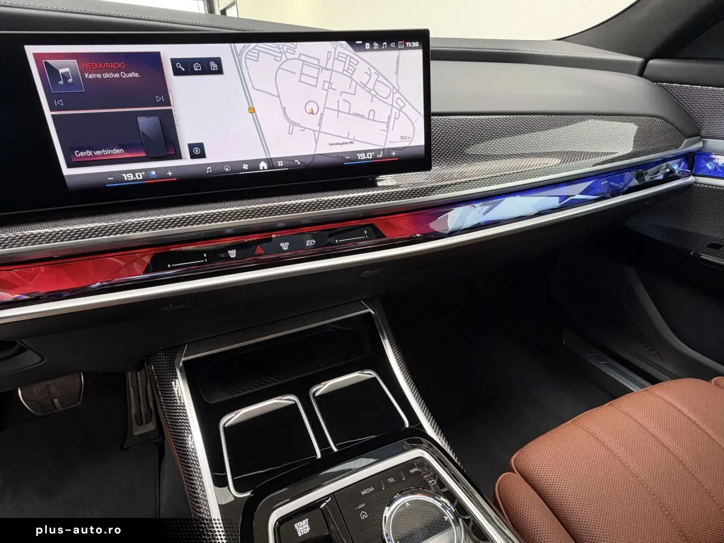BMW M760 e xDr. Executive TwoTone TV B&W UPE218