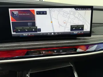 BMW M760 e xDr. Executive TwoTone TV B&W UPE218