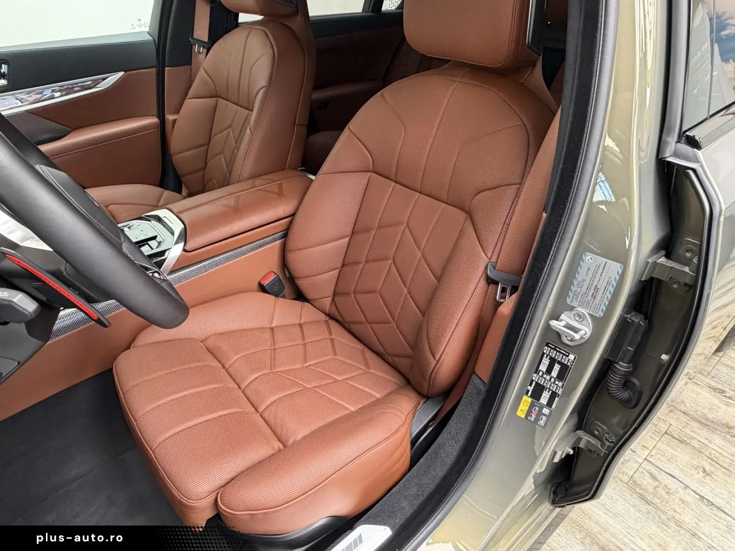 BMW M760 e xDr. Executive TwoTone TV B&W UPE218