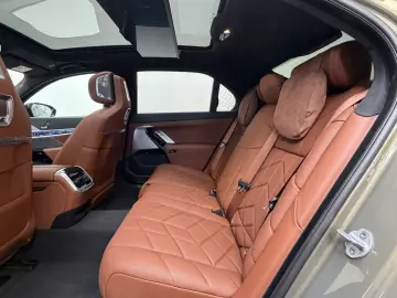 BMW M760 e xDr. Executive TwoTone TV B&W UPE218