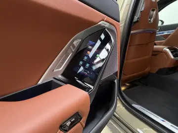 BMW M760 e xDr. Executive TwoTone TV B&W UPE218