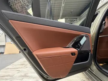 BMW M760 e xDr. Executive TwoTone TV B&W UPE218