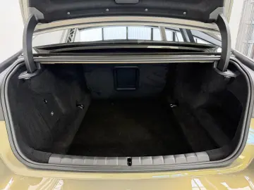 BMW M760 e xDr. Executive TwoTone TV B&W UPE218