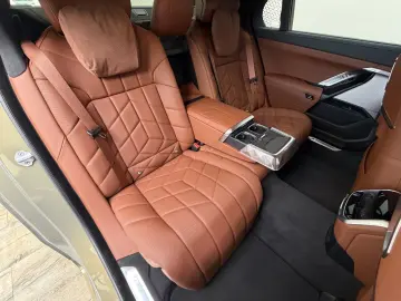 BMW M760 e xDr. Executive TwoTone TV B&W UPE218