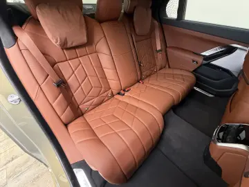 BMW M760 e xDr. Executive TwoTone TV B&W UPE218