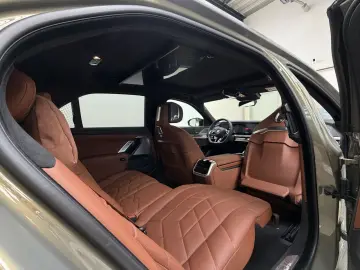 BMW M760 e xDr. Executive TwoTone TV B&W UPE218