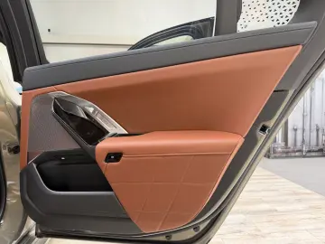 BMW M760 e xDr. Executive TwoTone TV B&W UPE218