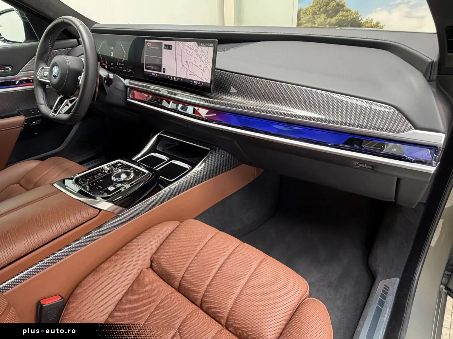 BMW M760 e xDr. Executive TwoTone TV B&W UPE218