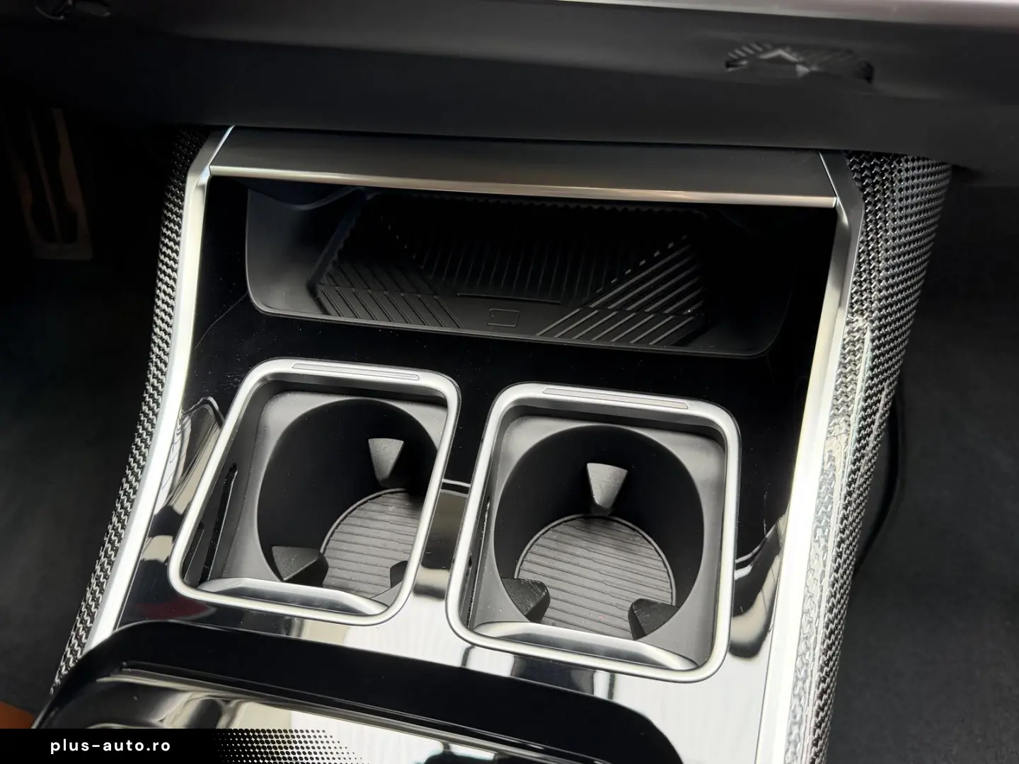 BMW M760 e xDr. Executive TwoTone TV B&W UPE218