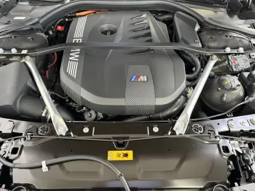 BMW M760 e xDr. Executive TwoTone TV B&W UPE218