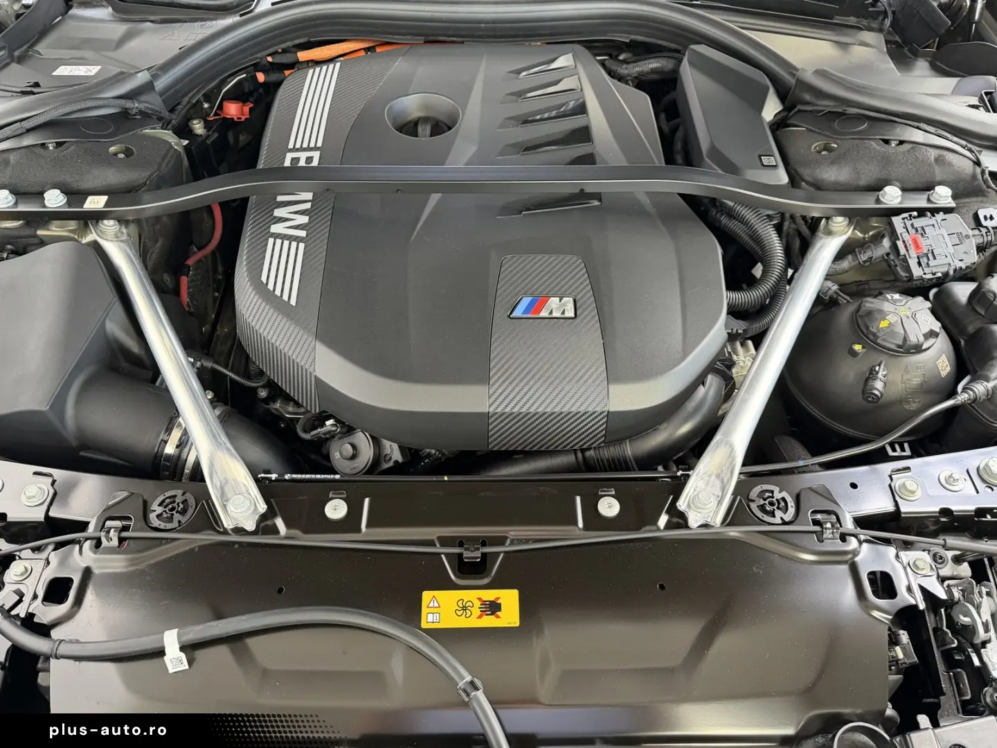 BMW M760 e xDr. Executive TwoTone TV B&W UPE218
