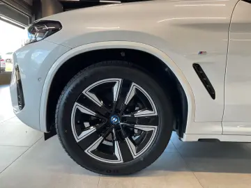 BMW iX3 M Paket