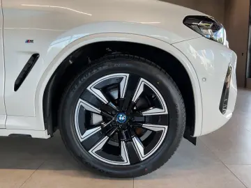 BMW iX3 M Paket