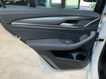 BMW iX3 M Paket