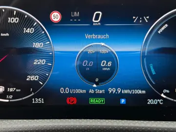 MERCEDES-BENZ A 250 A Limousine A 250 e PANORAMA LED…
