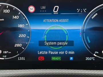 MERCEDES-BENZ A 250 A Limousine A 250 e PANORAMA LED…