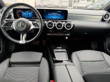MERCEDES-BENZ A 250 A Limousine A 250 e PANORAMA LED…