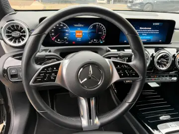 MERCEDES-BENZ A 250 A Limousine A 250 e PANORAMA LED…