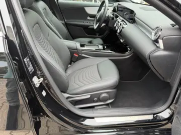 MERCEDES-BENZ A 250 A Limousine A 250 e PANORAMA LED…