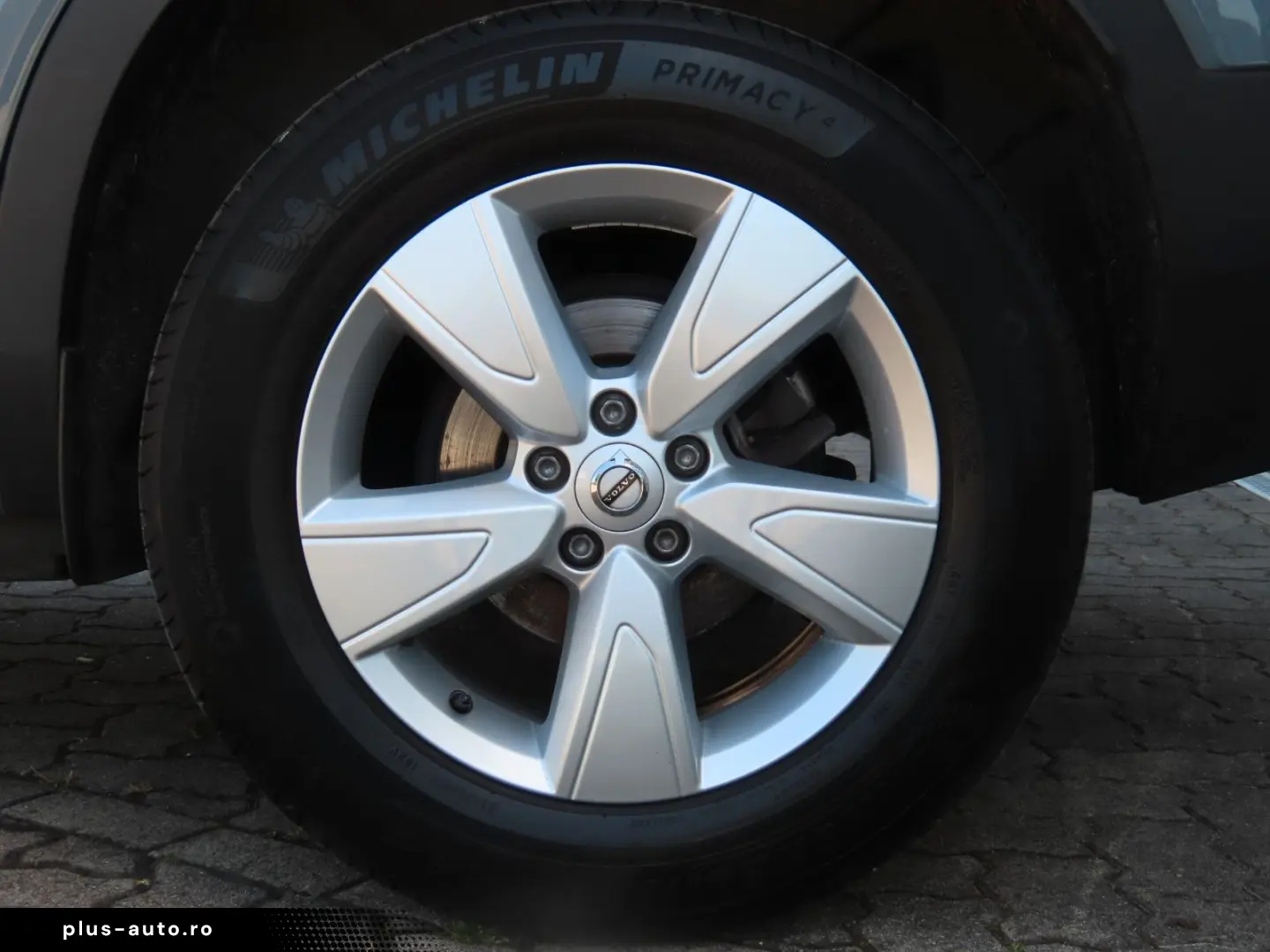 VOLVO XC40 T2 Essential (Winter-Paket; Soundsystem...)