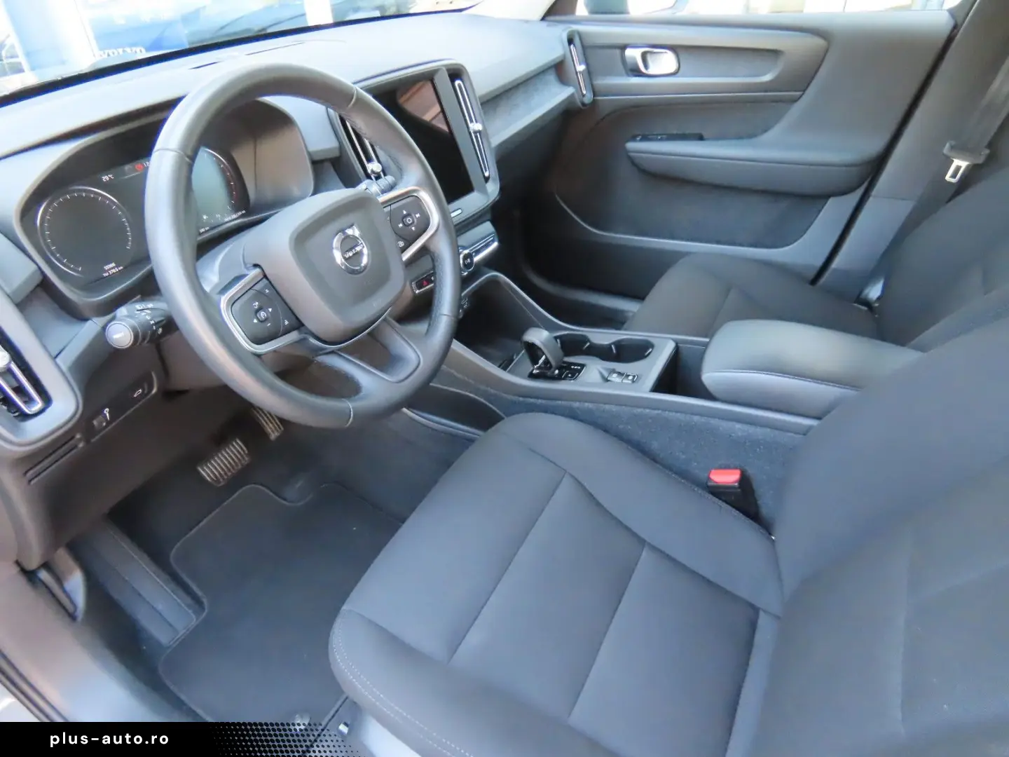 VOLVO XC40 T2 Essential (Winter-Paket; Soundsystem...)