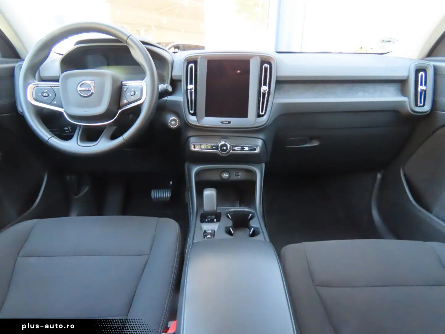 VOLVO XC40 T2 Essential (Winter-Paket; Soundsystem...)