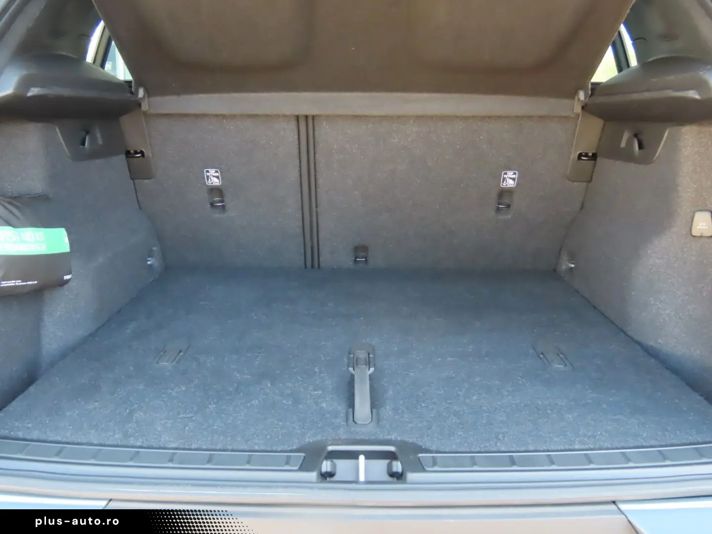 VOLVO XC40 T2 Essential (Winter-Paket; Soundsystem...)