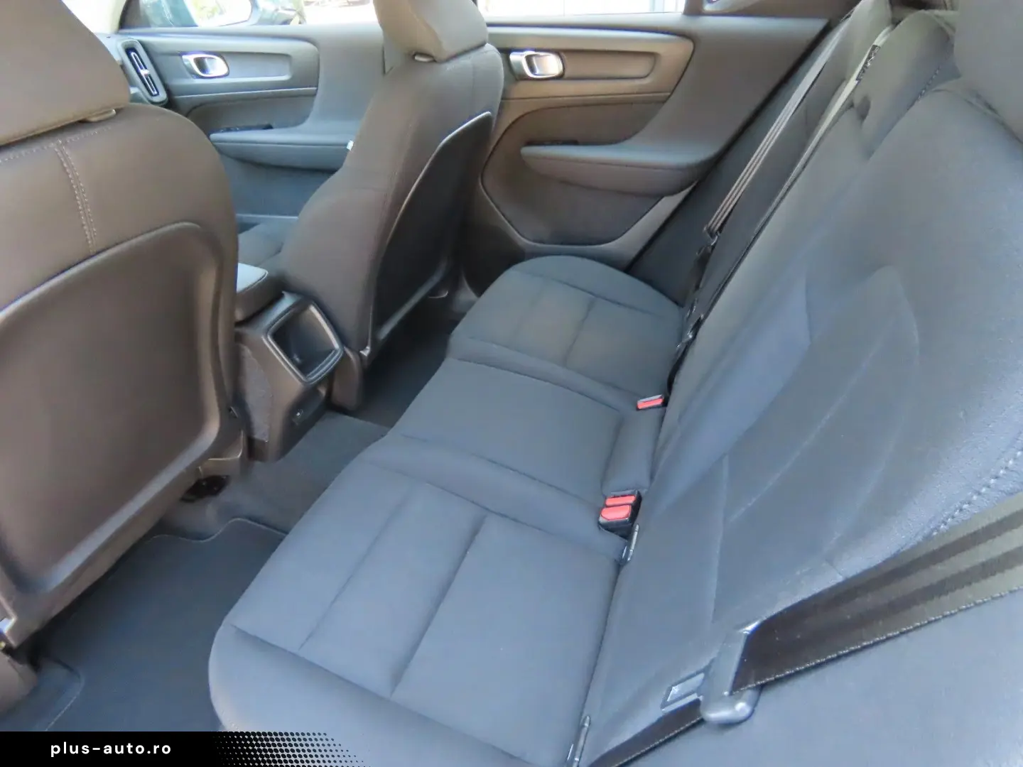 VOLVO XC40 T2 Essential (Winter-Paket; Soundsystem...)