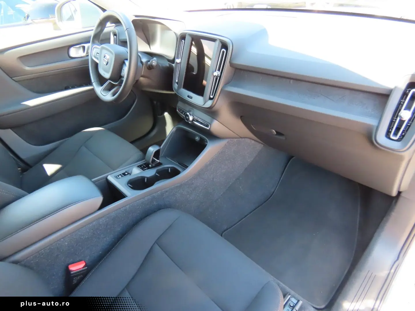 VOLVO XC40 T2 Essential (Winter-Paket; Soundsystem...)