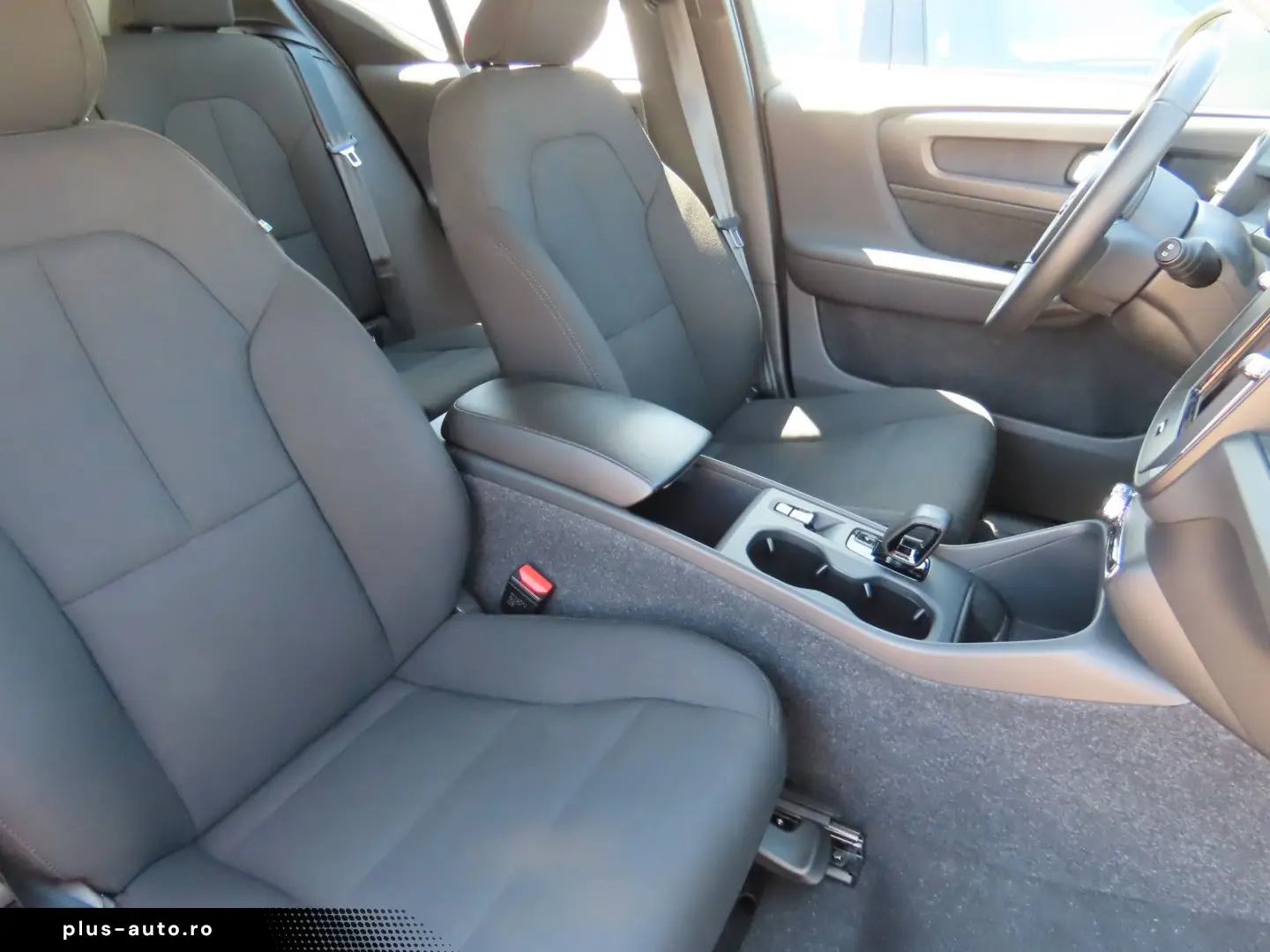 VOLVO XC40 T2 Essential (Winter-Paket; Soundsystem...)