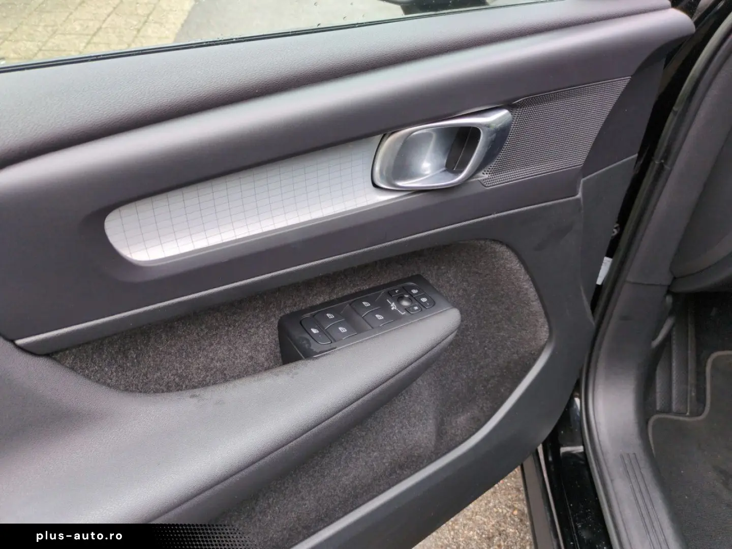 VOLVO XC40 T3 Momentum Pro 2WD Automatik Bluetooth LED