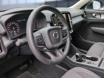 VOLVO XC40 T3 Momentum Pro 2WD Automatik Bluetooth LED