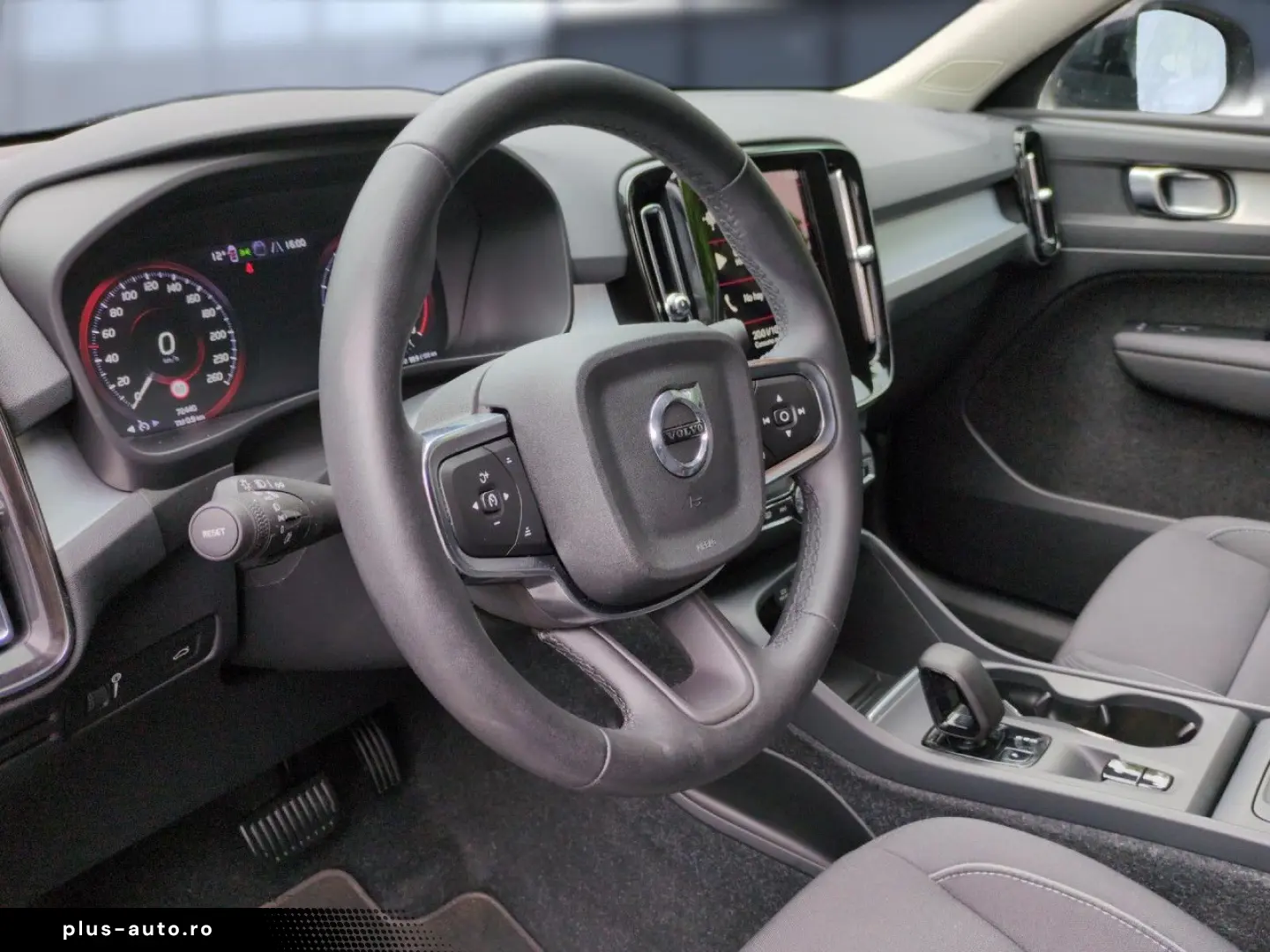 VOLVO XC40 T3 Momentum Pro 2WD Automatik Bluetooth LED