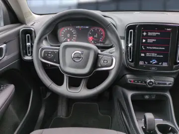 VOLVO XC40 T3 Momentum Pro 2WD Automatik Bluetooth LED