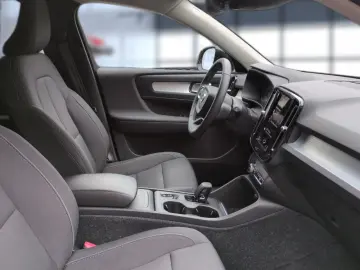 VOLVO XC40 T3 Momentum Pro 2WD Automatik Bluetooth LED