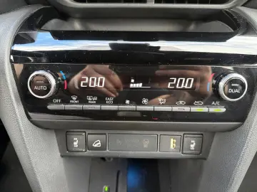 TOYOTA Yaris Cross Hybrid 1.5 AWD-i Adventure  HUD JBL