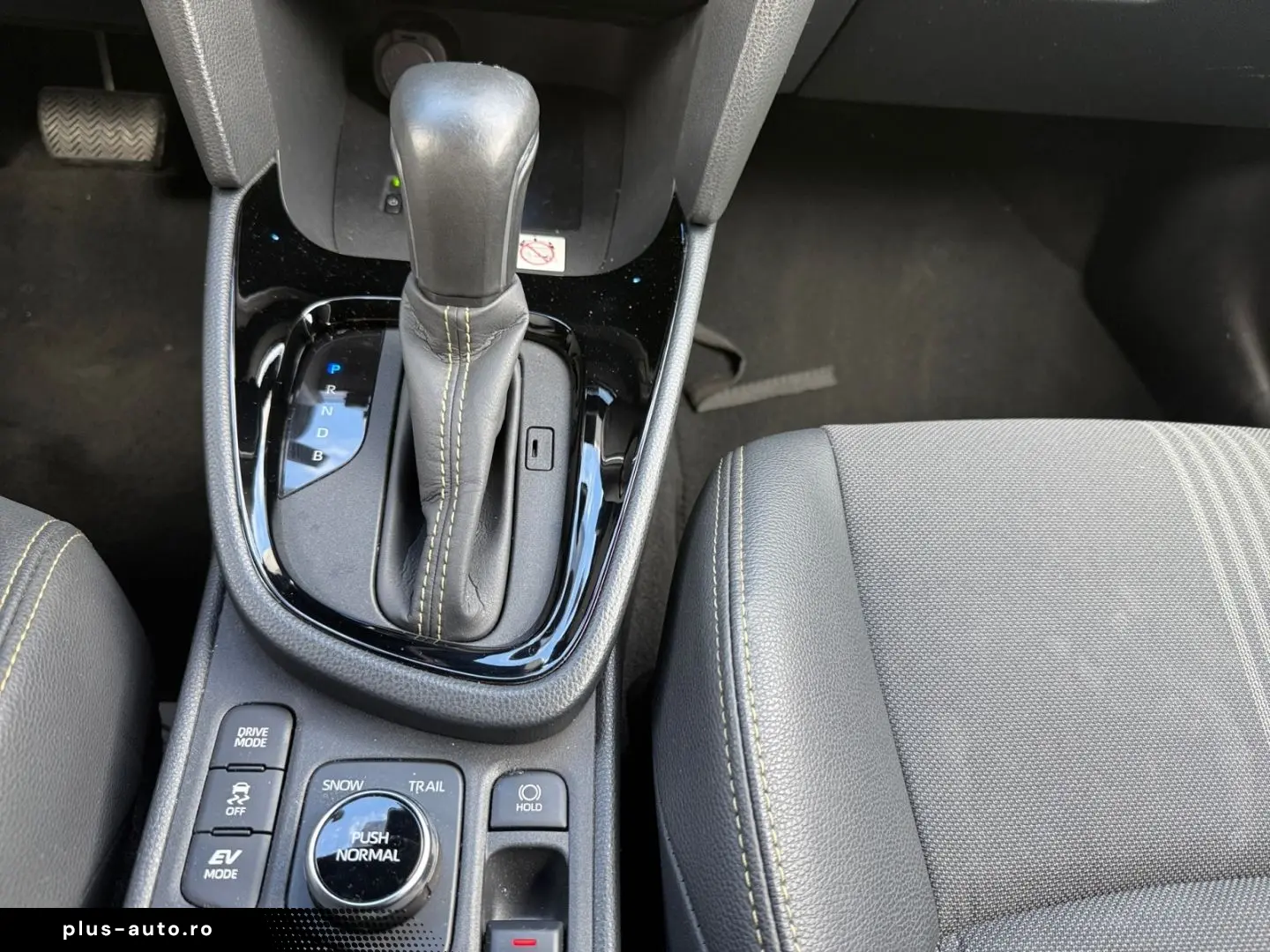 TOYOTA Yaris Cross Hybrid 1.5 AWD-i Adventure  HUD JBL