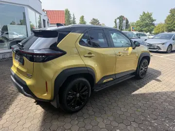 TOYOTA Yaris Cross Hybrid AWD-i Adventure 4X4 AHK Dashc