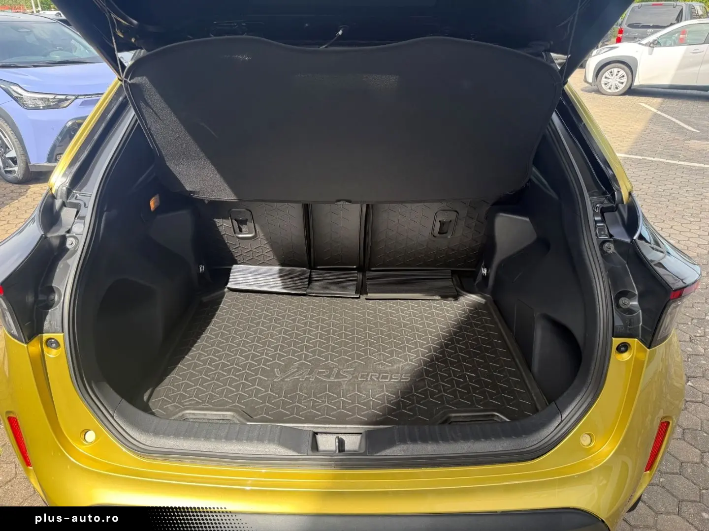 TOYOTA Yaris Cross Hybrid AWD-i Adventure 4X4 AHK Dashc
