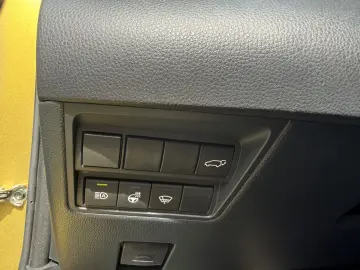 TOYOTA Yaris Cross Hybrid AWD-i Adventure 4X4 AHK Dashc