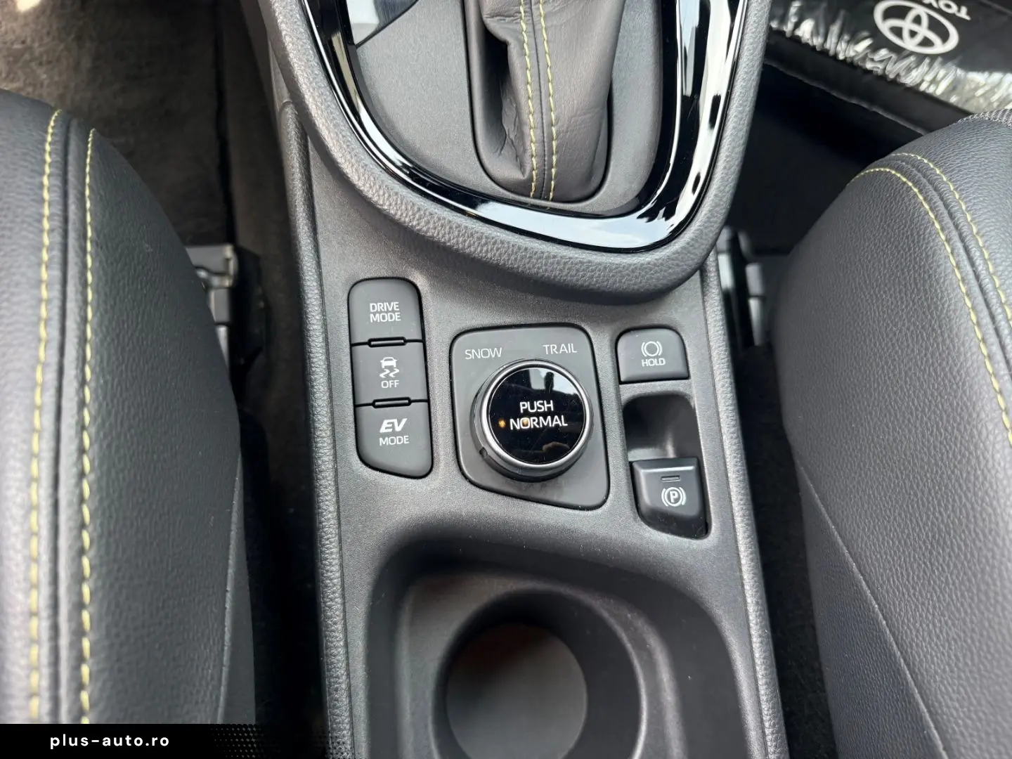 TOYOTA Yaris Cross Hybrid AWD-i Adventure 4X4 AHK Dashc