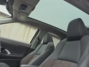 TOYOTA Yaris Cross Hybrid AWD-i Elegant Navi 360 Kamera