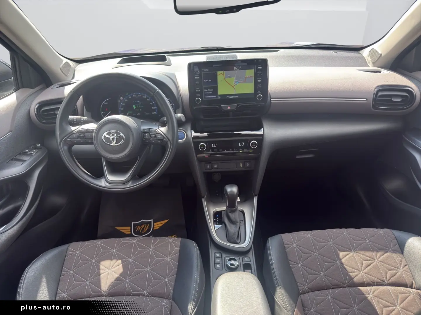 TOYOTA Yaris Cross Elegant AWD MATRIX 360  ACC PANO TWW