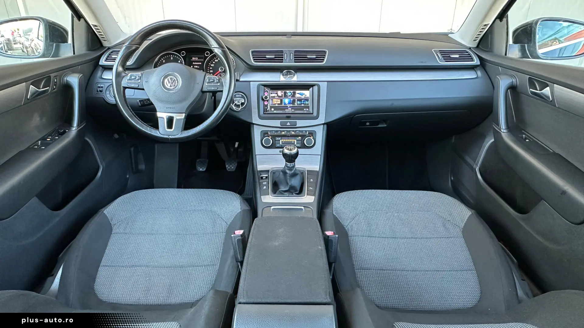 Volkswagen Passat SW 1.6 Diesel 105 CP An 2011
