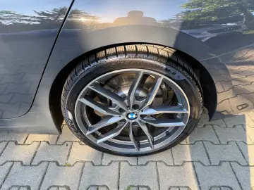 BMW 330d xD M-Sport Glasdach Head-Up Standheizung