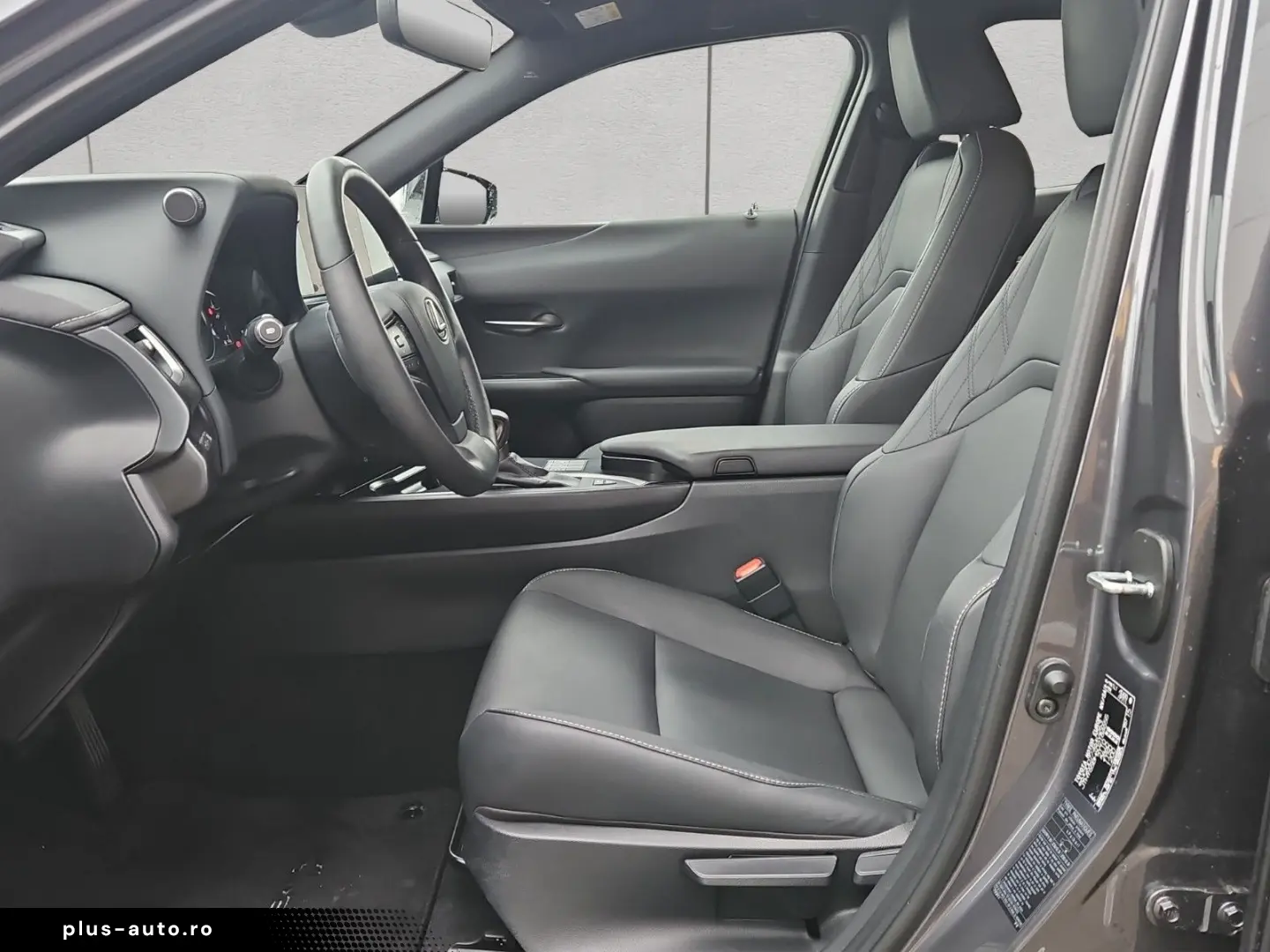 LEXUS UX 250h F-Sport Design