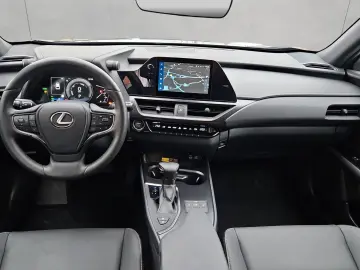 LEXUS UX 250h F-Sport Design