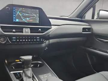 LEXUS UX 250h F-Sport Design