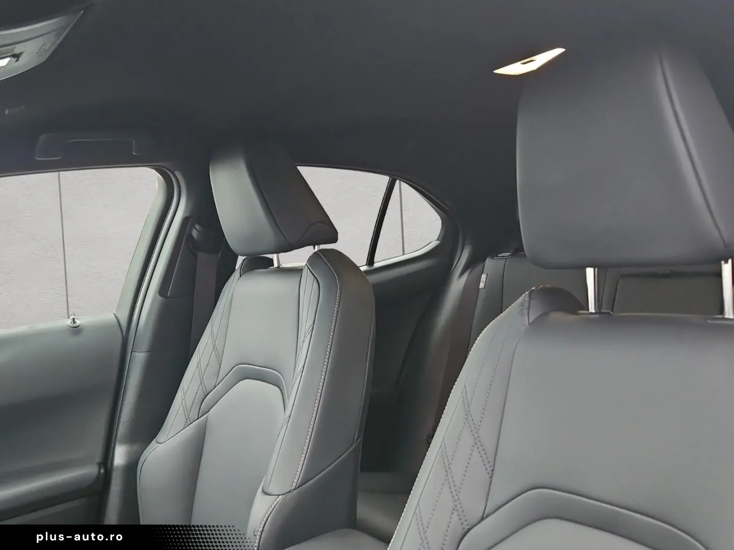 LEXUS UX 250h F-Sport Design